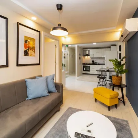 Lovely Flat Near Hadrians Gate أنطاليا