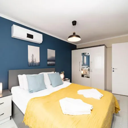 Lovely Flat Near Hadrians Gate شقة *