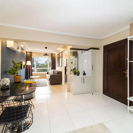 Lovely Flat Near Hadrians Gate شقة *